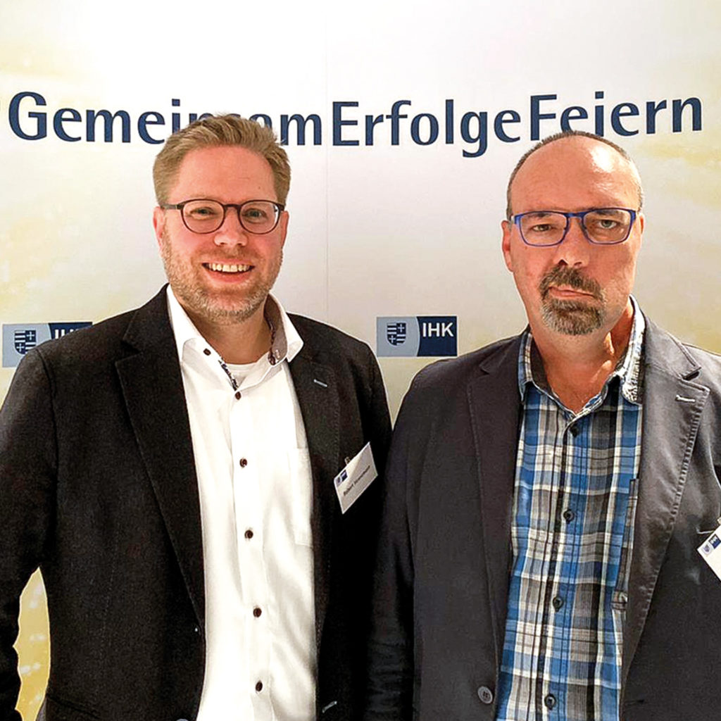 AUSGEZEICHNETE FACHKRÄFTEAUSBILDUNG AUSGEZEICHNETE FACHKRÄFTEAUSBILDUNG
